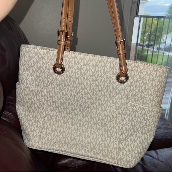 Michael Kors bag - Picture 3 of 6